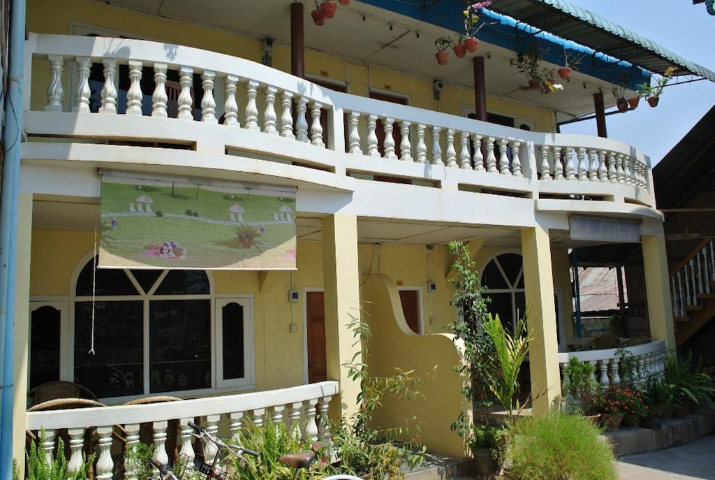 Bright Hotel Nyaung Shwe Eksteriør bilde